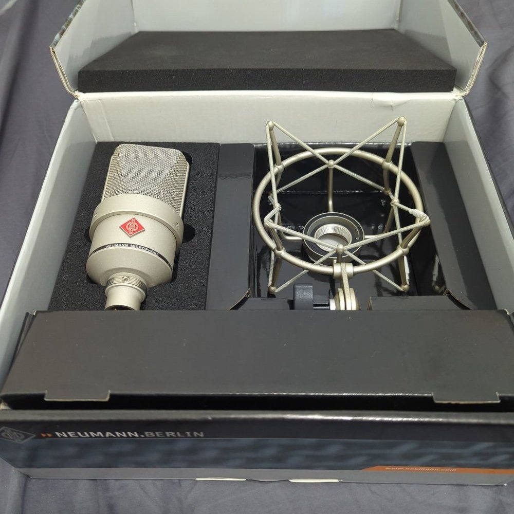 Neumann TLM 103 Studio Set, Excellent Condition, Box is Good Condition.